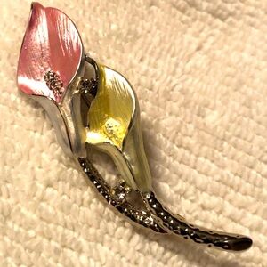 PREMIER DESIGNS Signed vintage Brooch- lilies